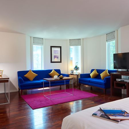 Triple Two Silom Hotel Bangkok Bagian luar foto