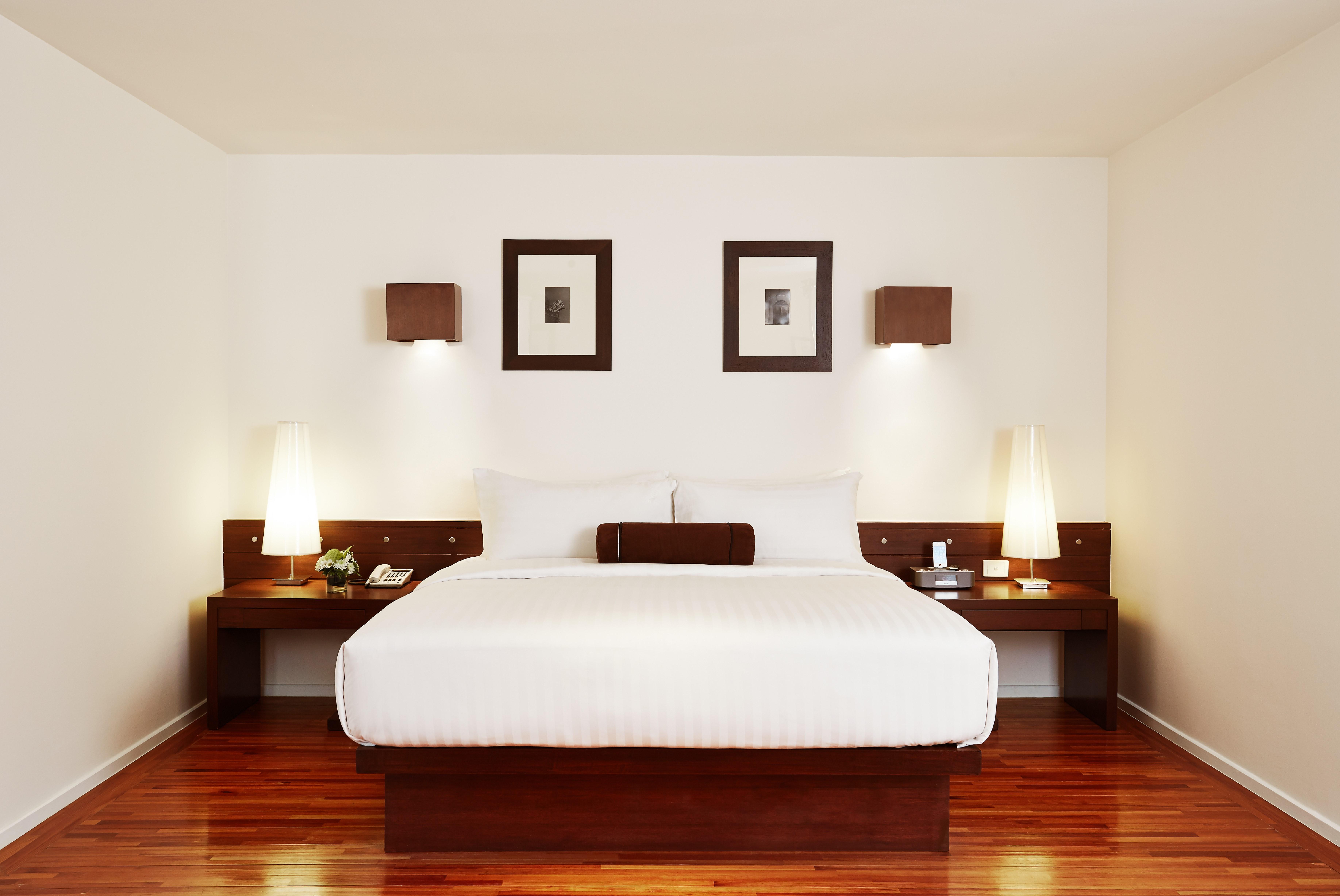 Triple Two Silom Hotel Bangkok Bagian luar foto