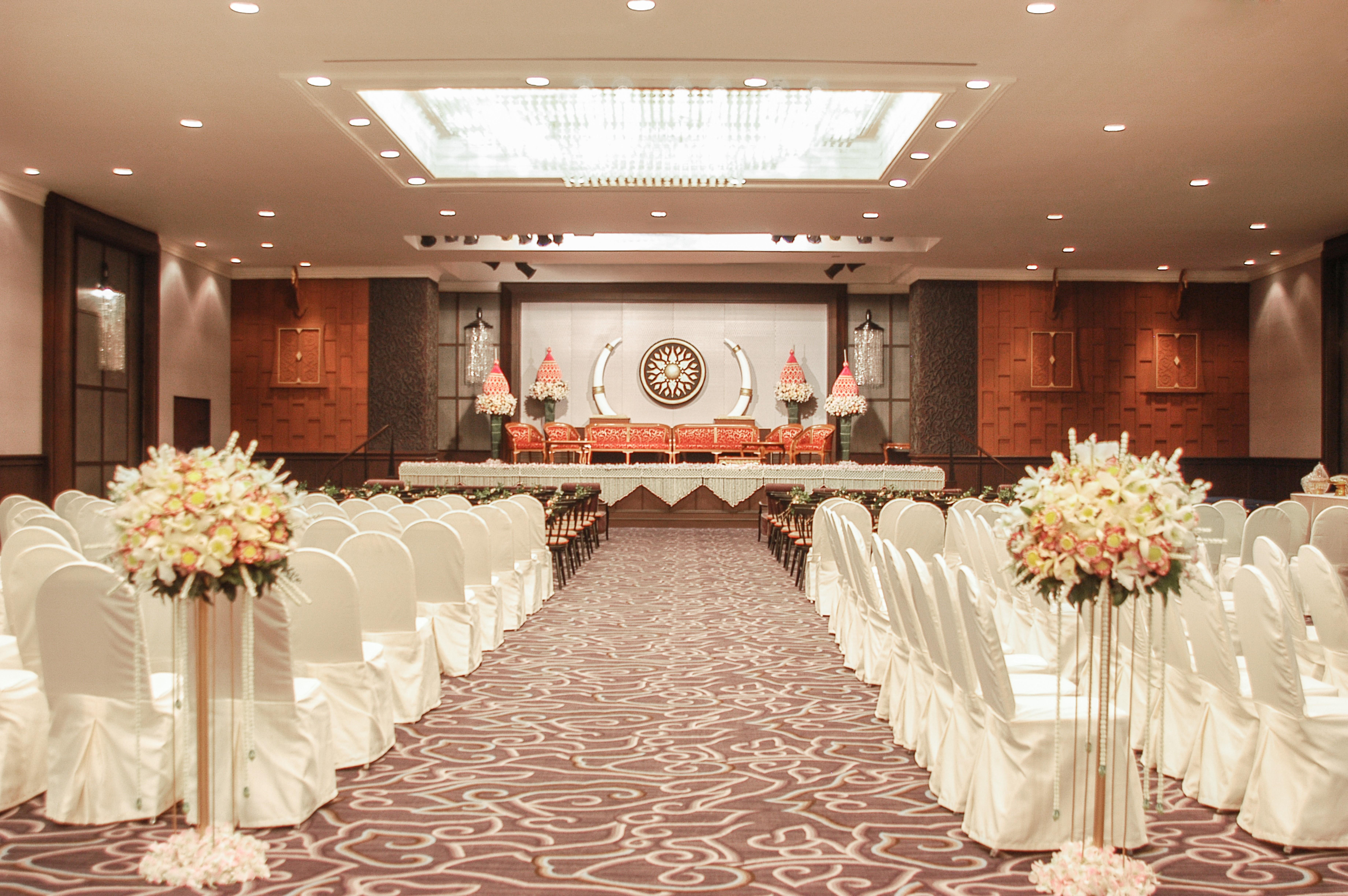 Triple Two Silom Hotel Bangkok Bagian luar foto