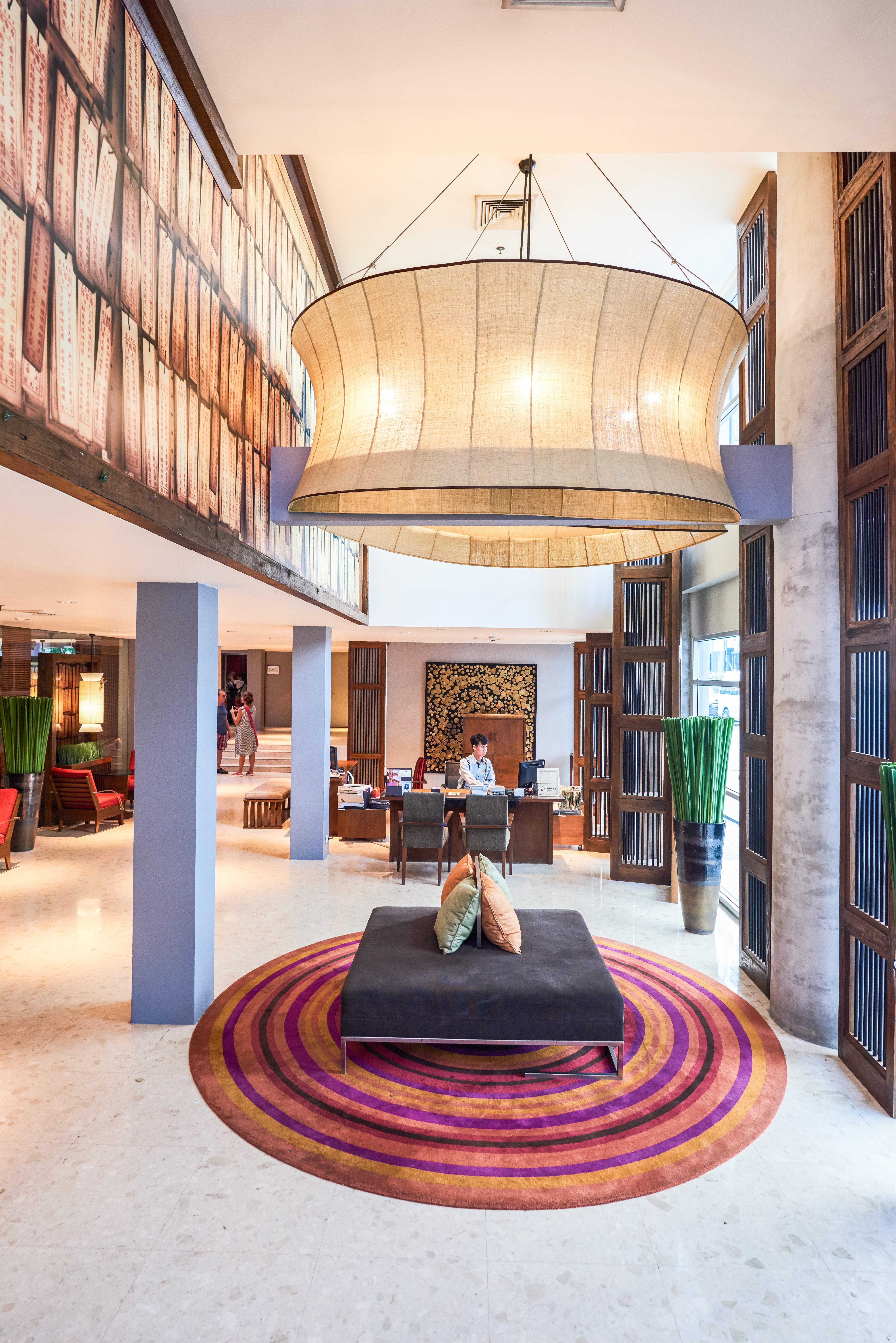 Triple Two Silom Hotel Bangkok Bagian luar foto