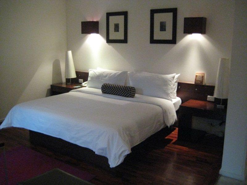 Triple Two Silom Hotel Bangkok Bagian luar foto