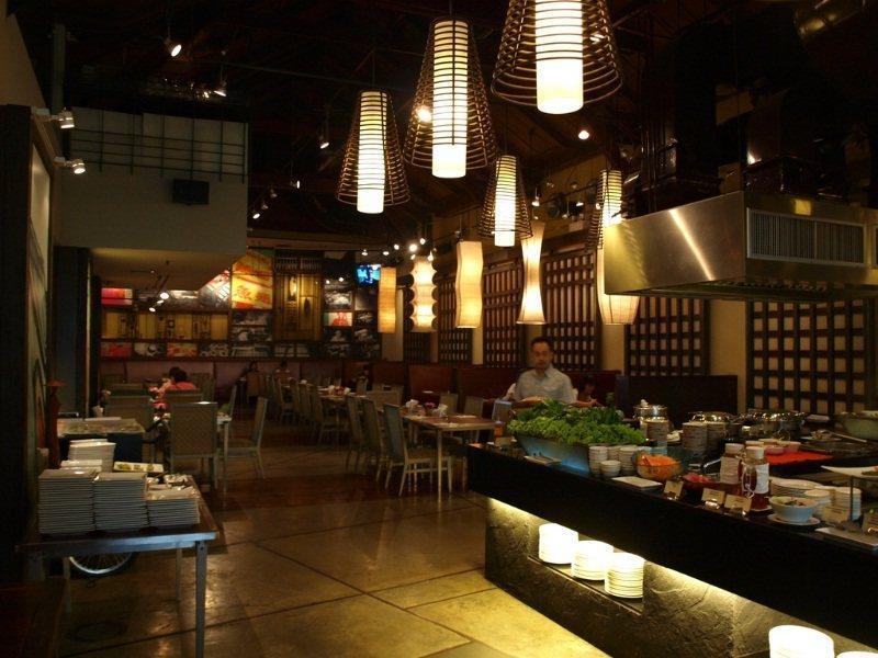 Triple Two Silom Hotel Bangkok Bagian luar foto