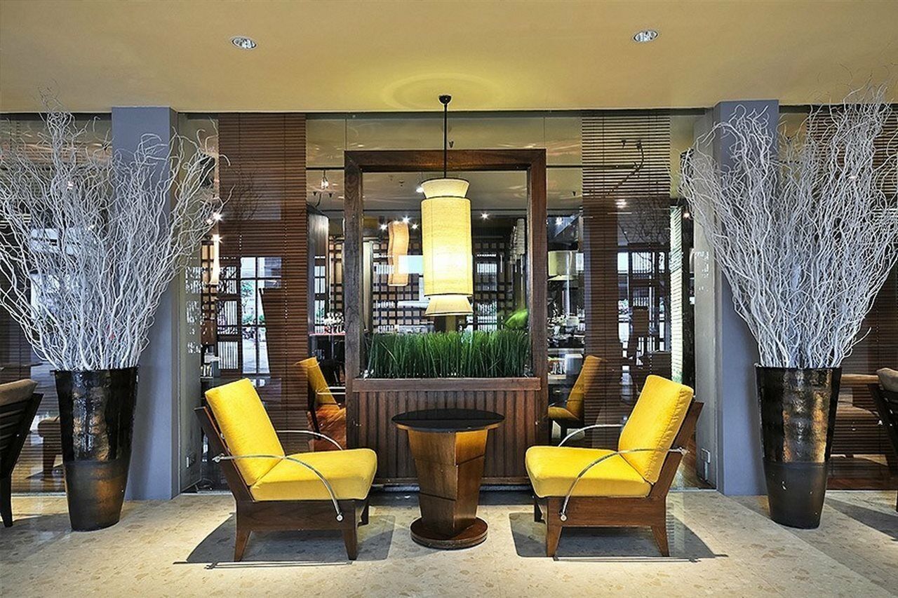 Triple Two Silom Hotel Bangkok Bagian luar foto